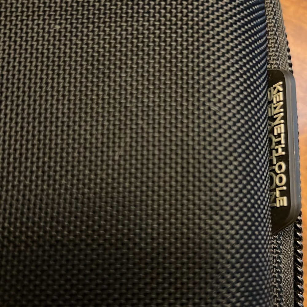 Kenneth Cole Reaction hard case - Picture 2 of 8